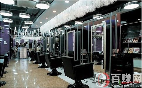 理發(fā)店賺錢金點(diǎn)子：一人一店，月入十萬，他是怎么做到的? 第2張